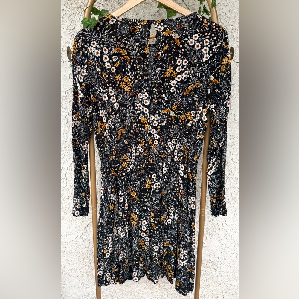 H&M 
Floral Black and Orange Women's Dress - Picture 5 of 14
